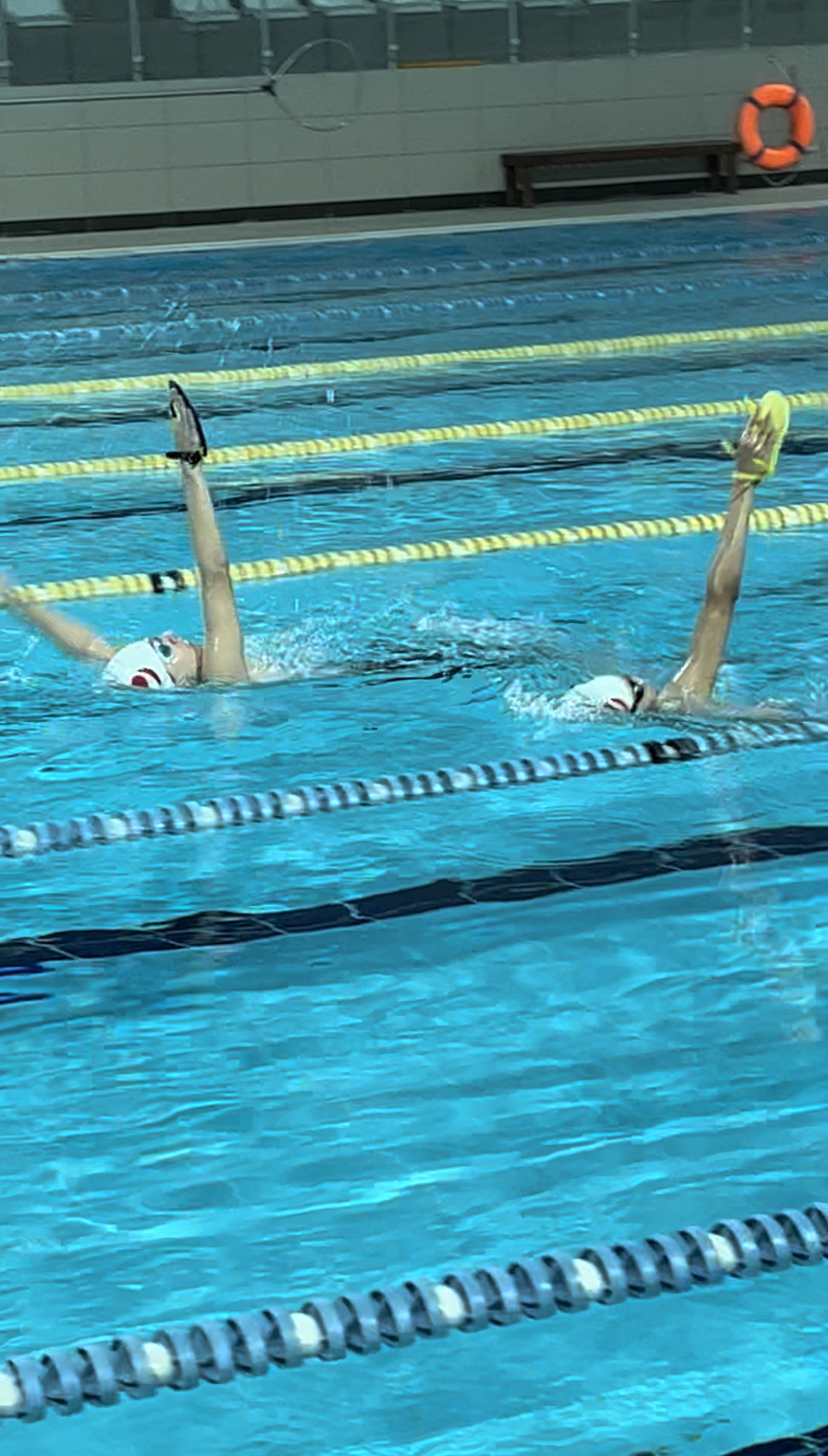Yüzme antrenmanlarında sırtüstü ayak vuruşu nasıl olmalı ?